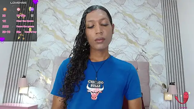 Mia Hiills online show from 4, 6, 2026
