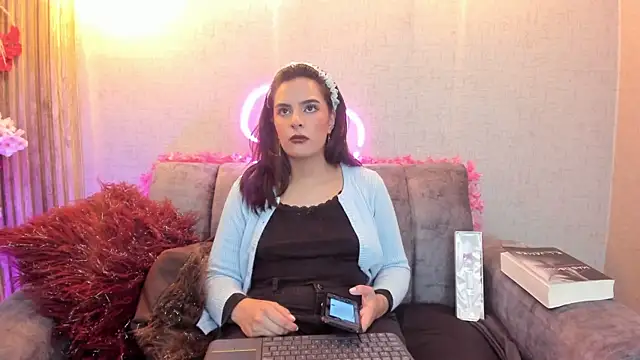 Snapshot of ShantalBr chatting on 4, 6, 2026 ShantalBr online show from 4, 6, 2026