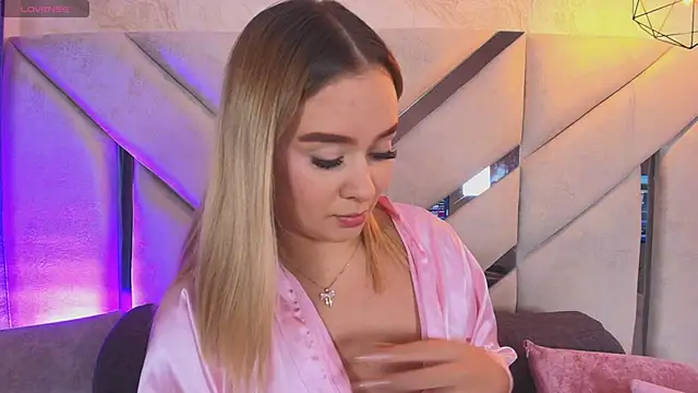 Sofia pamela  online show from 7, 5, 2026