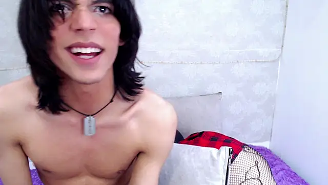 Snapshot of raven_n_matt chatting on 30, 4, 2026 raven n matt online show from 30, 4, 2026