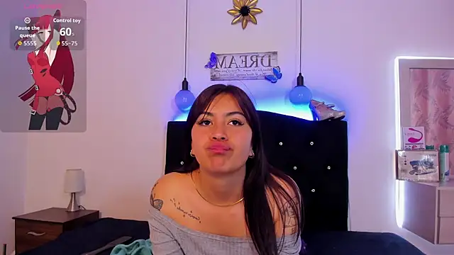 Snapshot of lizz_cherry_ chatting on 1, 5, 2026 lizz cherry online show from 1, 5, 2026