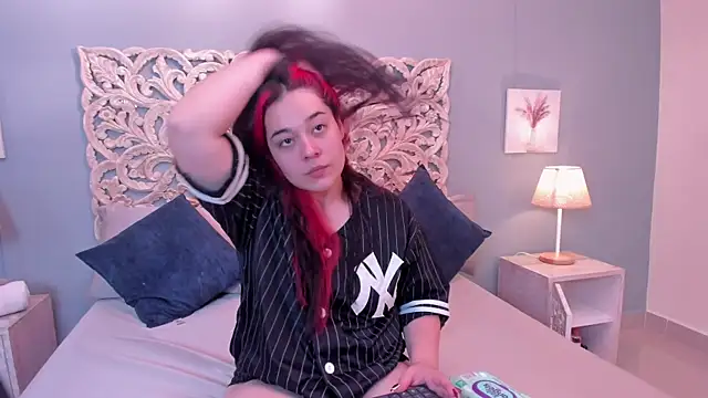 Snapshot of Sabrinna_fox chatting on 10, 5, 2026 Sabrinna fox online show from 10, 5, 2026