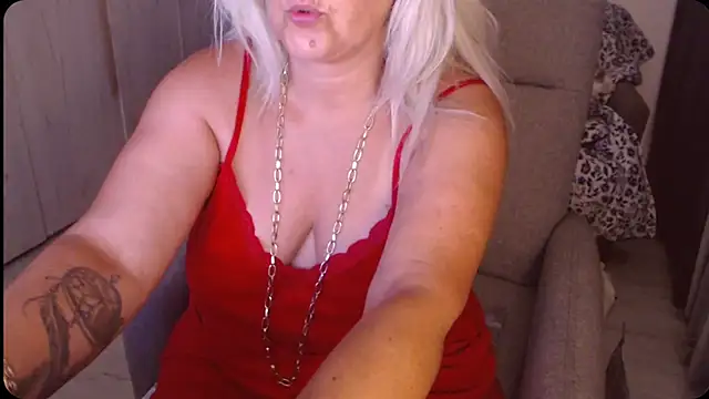 Snapshot of Divineblond chatting on 13, 7, 2026 Divineblond online show from 13, 7, 2026