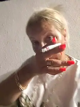 Snapshot of Divineblond chatting on 13, 7, 2026 Divineblond online show from 13, 7, 2026