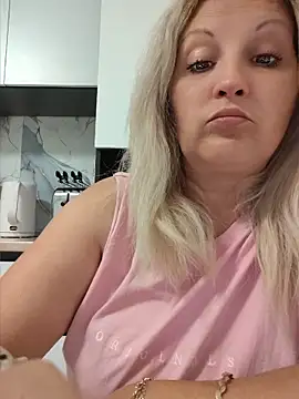 Divineblond online show from 6, 5, 2026