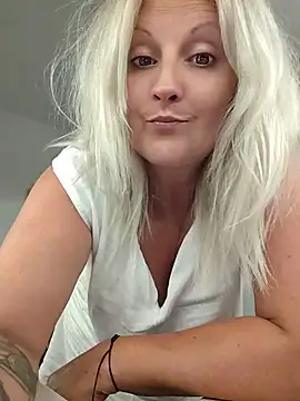 Snapshot of Divineblond chatting on 11, 7, 2026 Divineblond online show from 11, 7, 2026