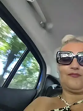 Snapshot of Divineblond chatting on 2, 7, 2026 Divineblond online show from 2, 7, 2026