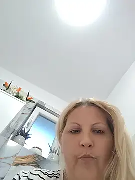 Snapshot of Divineblond chatting on 12, 6, 2026 Divineblond online show from 12, 6, 2026