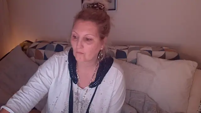 Divineblond online show from 2, 3, 2026