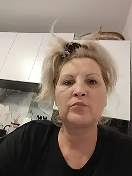 Divineblond online show from 5, 3, 2026