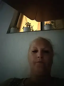Snapshot of Divineblond chatting on 2, 7, 2026 Divineblond online show from 2, 7, 2026
