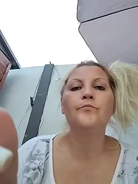 Snapshot of Divineblond chatting on 13, 6, 2026 Divineblond online show from 13, 6, 2026