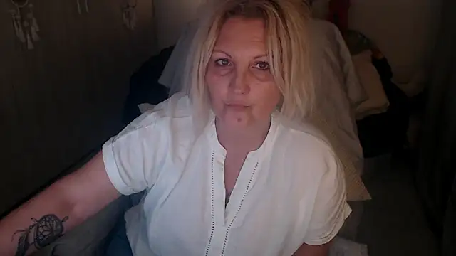 Divineblond online show from 15, 4, 2026