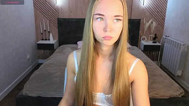 Milana Sorrento online show from 12, 5, 2026