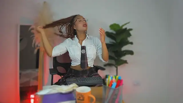 Lynncute online show from 6, 6, 2026