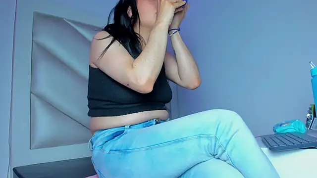 Valentina js online show from 4, 7, 2026