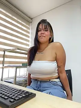 Mafe ortiz08 online show from 23, 4, 2026