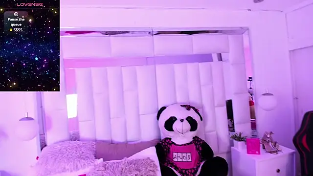 athenea fox  online show from 23, 4, 2026