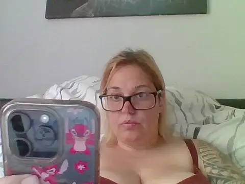 Snapshot of SecretRavenXO chatting on 3, 6, 2026 SecretRavenXO online show from 3, 6, 2026