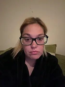 Snapshot of SecretRavenXO chatting on 15, 5, 2026 SecretRavenXO online show from 15, 5, 2026