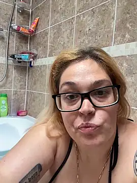 Snapshot of SecretRavenXO chatting on 16, 5, 2026 SecretRavenXO online show from 16, 5, 2026