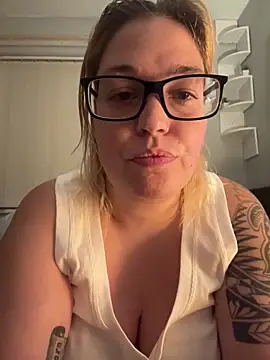 Snapshot of SecretRavenXO chatting on 7, 6, 2026 SecretRavenXO online show from 7, 6, 2026