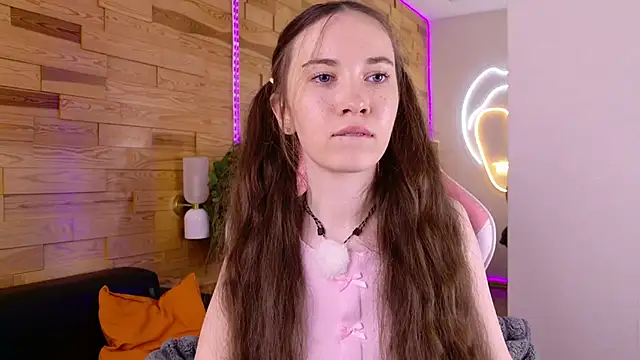 LilaMccoy online show from 27, 6, 2026