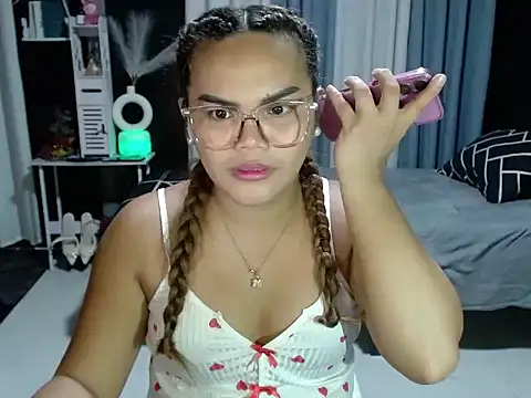 Snapshot of Kendallfoxx chatting on 7, 5, 2026 Kendallfoxx online show from 7, 5, 2026