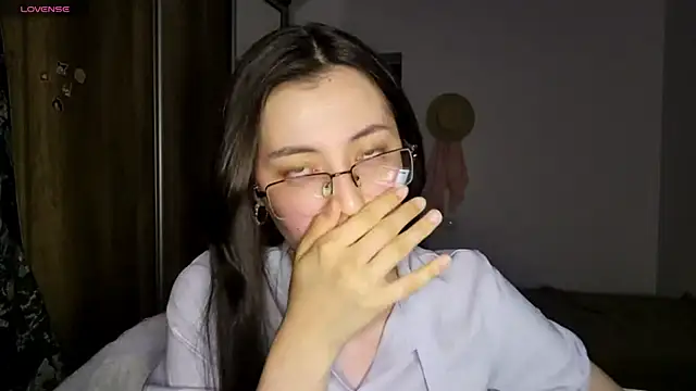AshleyTropiano online show from 3, 6, 2026