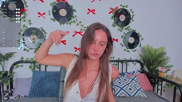 NicoleWells22 online show from 7, 6, 2026