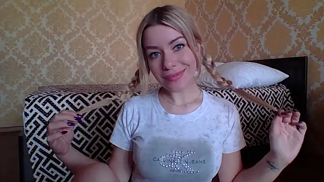 Softy Aura  online show from 28, 5, 2026