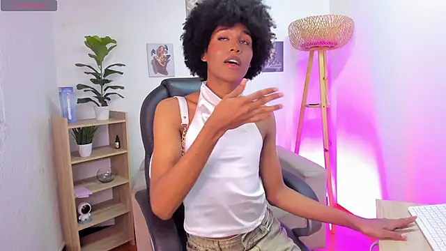 NaomiSaenz  online show from 15, 6, 2026