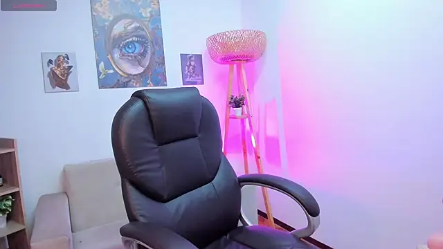 NaomiSaenz  online show from 15, 5, 2026