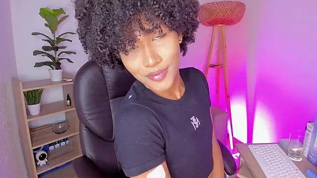 NaomiSaenz  online show from 28, 6, 2026