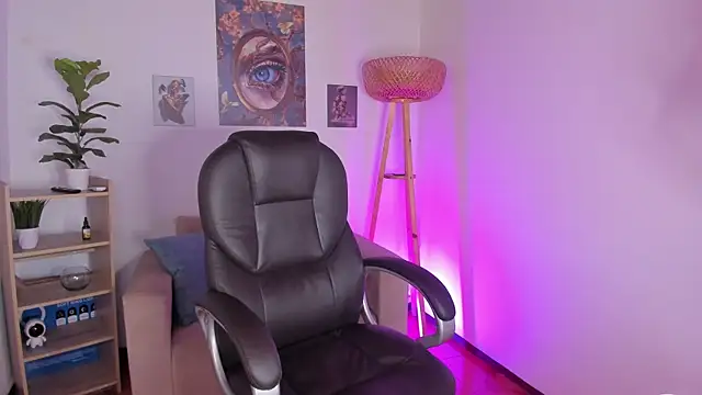 NaomiSaenz  online show from 10, 7, 2026