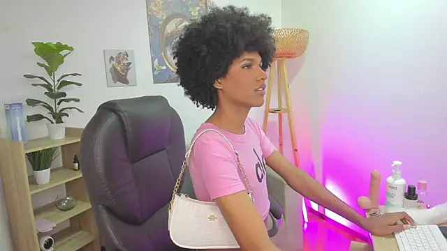 NaomiSaenz  online show from 19, 6, 2026