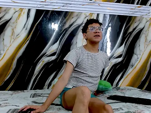 LAYAN FEMBOY online show from 12, 5, 2026