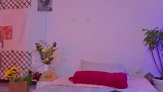 Lovelymoon  online show from 13, 5, 2026