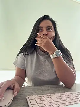 Just Adri online show from 24, 4, 2026