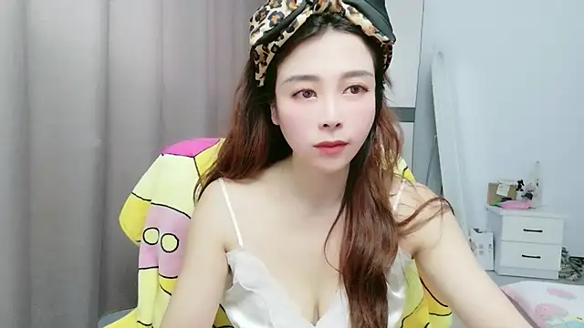 xiaoxiaohong030 online show from 17, 6, 2026