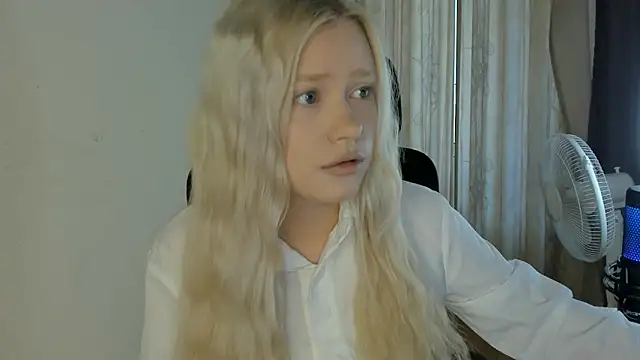 Snapshot of MidnightPoise chatting on 18, 6, 2026 MidnightPoise online show from 18, 6, 2026