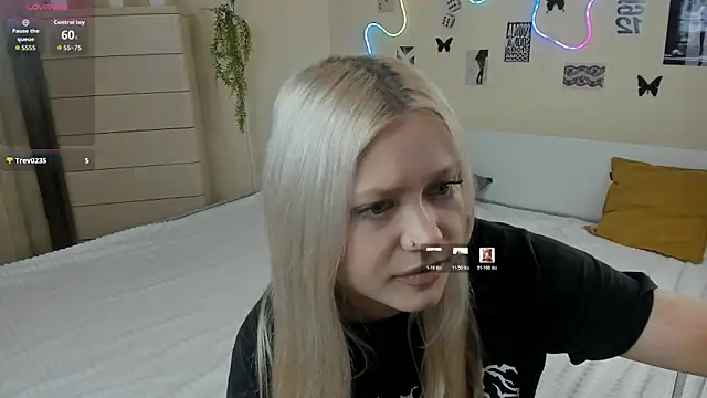 Snapshot of MidnightPoise chatting on 4, 5, 2026 MidnightPoise online show from 4, 5, 2026