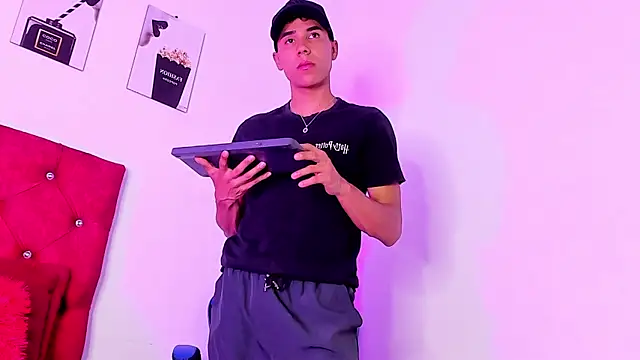 ThiagoSexy005 online show from 4, 5, 2026