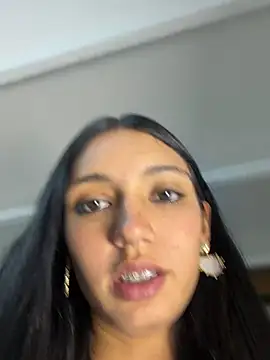 Snapshot of Arianna_Toro_ chatting on 5, 8, 2026 Arianna Toro online show from 5, 8, 2026