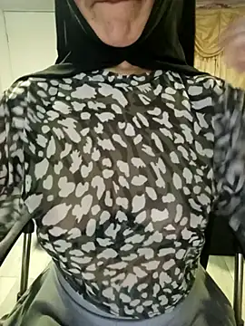 Snapshot of nadia__abaud chatting on 4, 11, 2025 nadia abaud online show from 4, 11, 2025