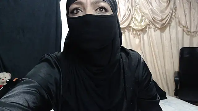 Snapshot of nadia__abaud chatting on 18, 6, 2026 nadia abaud online show from 18, 6, 2026