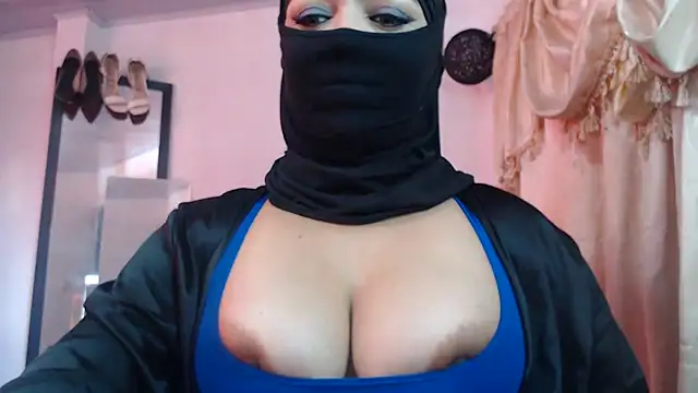 Snapshot of nadia__abaud chatting on 17, 7, 2026 nadia abaud online show from 17, 7, 2026