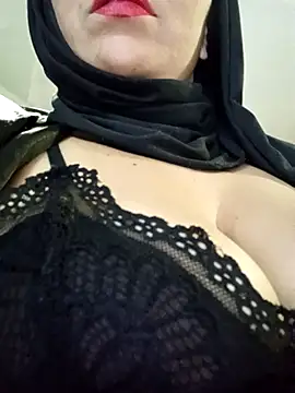 Snapshot of nadia__abaud chatting on 13, 9, 2025 nadia abaud online show from 13, 9, 2025