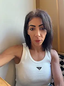 Yasmiinee online show from 25, 6, 2026