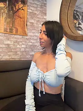 Snapshot of Yasmiinee chatting on 17, 5, 2026 Yasmiinee online show from 17, 5, 2026